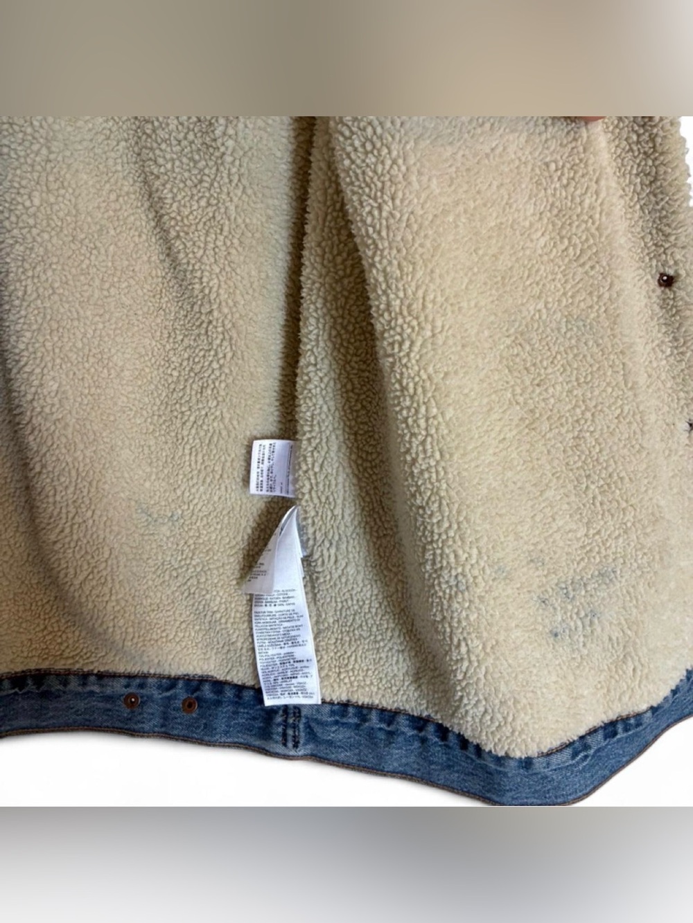Levi's Premium Lengthened Sherpa Lined Denim Trucker Jacket - Picture 7 of 12